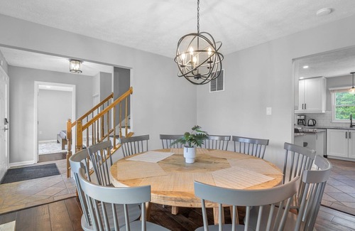 Cranberry Township House | Modern & Stylish 5 Bdr Home in Cranberry/Pittsburg