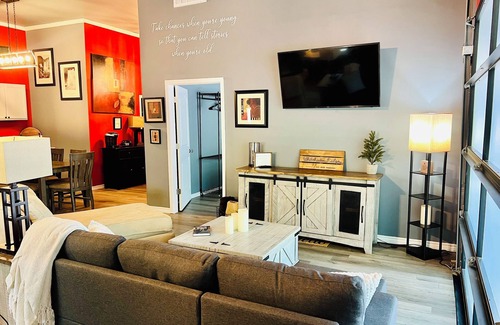 Bixby House | Modern styling, country living on 4 acres. A unique find!