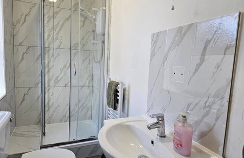 Bridgend Apartment | Modern & Stylish 1 bedroom flat