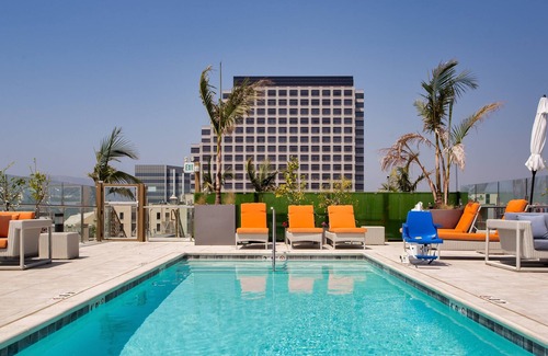 Downtown Apartment | Modern Stylish 2 Bedroom Home Close to Americana