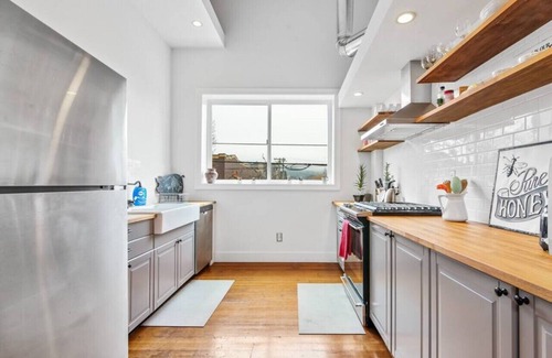 St. Johns Apartment | Modern Stylish 2 BR in Historic St. Johns