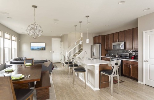 Aurora House | Modern, Stylish and Spacious Guest House in the Heart of Denver