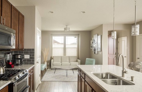 Aurora House | Modern, Stylish and Spacious Guest House in the Heart of Denver