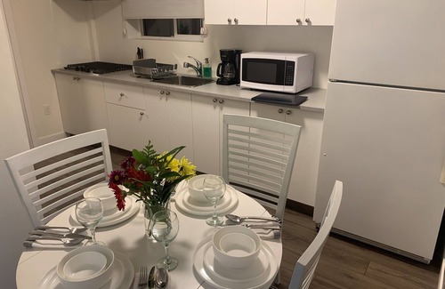 Burnaby House | Modern, stylish, bright and peaceful 2 Bedroom New Suite. Fully licensed