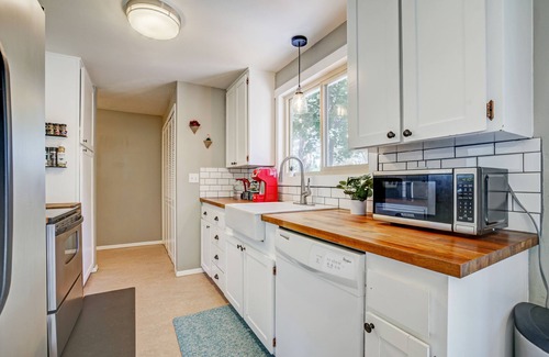 Orchard District House | Modern & Stylish Getaway, Hot Tub, Movie Room, Bike-Friendly & Scenic Views
