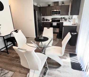 Spokane Valley Apartment | Modern & Stylish King bed WiFi