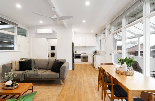 Burnside Apartment | Modern Stylish Self-contained Apartment