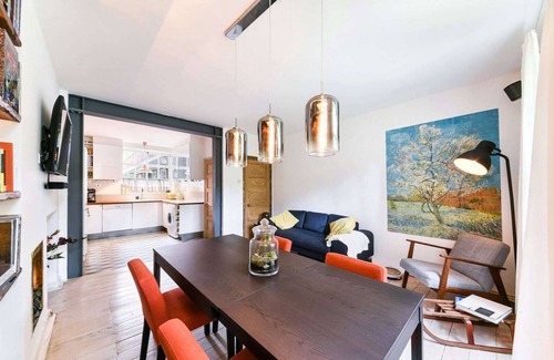 Bethnal Green Apartment | Modern, stylish, spacious flat moments from Bethnal Green tube!