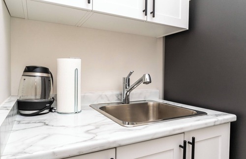 Oakville Apartment | Modern & Stylish Studio in Oakville!