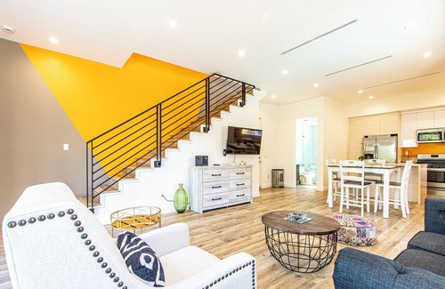 Canoga Park House | Modern Stylish Villa in West Hills