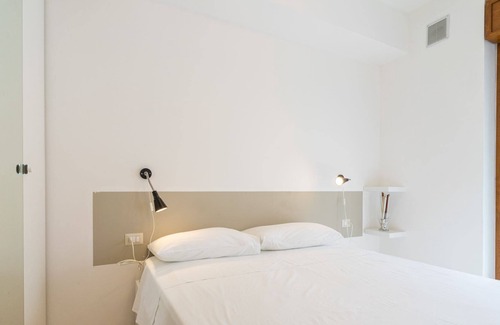 Strongoli Apartment | Modern suite 30 mt to the sea