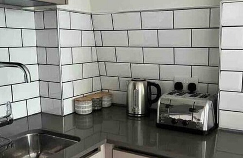 Bedford Apartment | Modern Suite- Bedford City centre w/ parking & gym