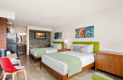 Historic Downtown Kissimmee Hotel | Modern Suite Close to Medieval Times and Capone's Dinner Show