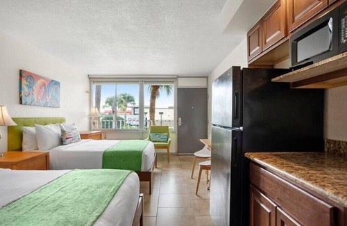 Historic Downtown Kissimmee Hotel | Modern Suite Close to Medieval Times and Capone's Dinner Show