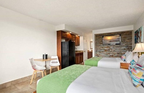 Historic Downtown Kissimmee Hotel | Modern Suite Close to Medieval Times and Capone's Dinner Show