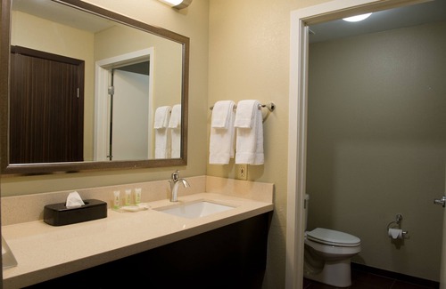 Barker Condo | Modern Suite | Free Breakfast + Free Wi-Fi