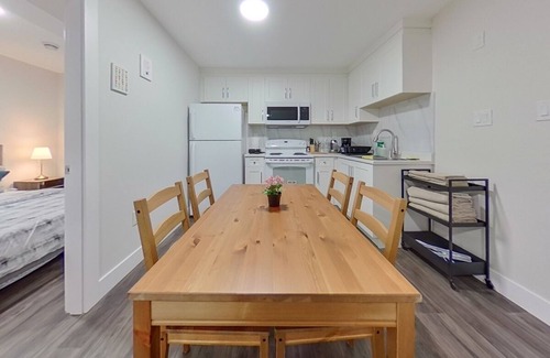 Guildford House | Modern suite fully equipped and place to enjoy
