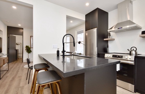 Barrie Apartment | Modern Suite in Trendy Downtown Waterfront