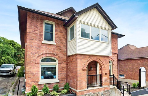 Barrie Apartment | Modern Suite in Trendy Downtown Waterfront