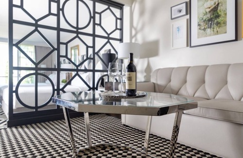 Norma Triangle Hotel | Modern Suite in Los Angeles! Rooftop Pool, Pet-friendly, Near Hollywood Musuem!