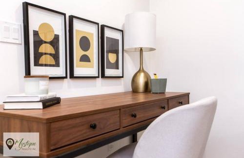 Southwest Edmonton House | Modern Suite King Bed Near Whyte Ave and U of A WIFI