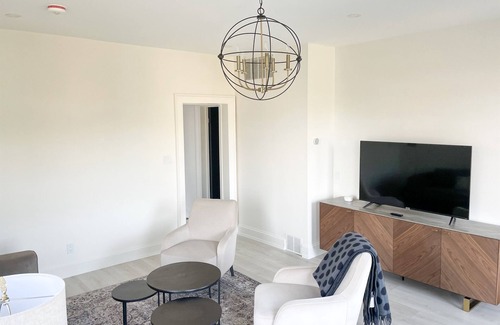Port Hope Apartment | Modern Suite on the River