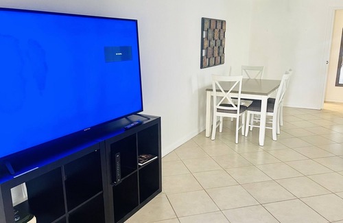 Sun 'N Lake Apartment | Modern Sun N’ Lock Villa - Self Check-In