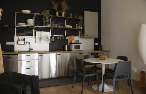 Dommeldange Apartment | Modern & Sunny 1BR Apartment with swimming pool
