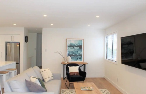 Hospital Hill House | Modern, Sunny & Spacious - 5 minutes walk to the heart of Ahuriri!