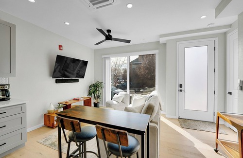 Sunnyside House | Modern Sunnyside Townhome - Monthly Rental