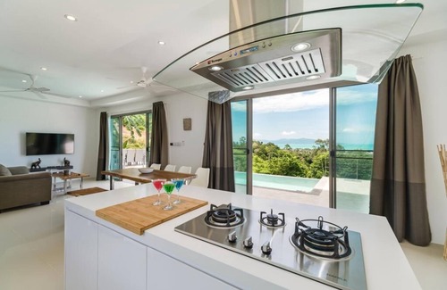Maret Villa | Modern 7-bedroom villa with sea view