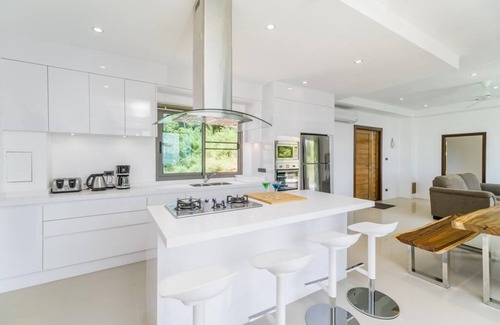 Maret Villa | Modern 7-bedroom villa with sea view