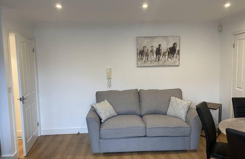Bury St Edmunds Apartment | Modern The Mews Apartment