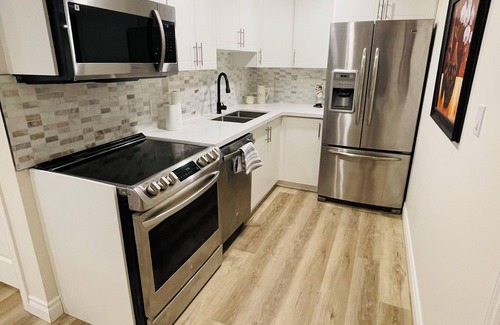 Thorold House | Modern Thorold Apt w/Pool Table