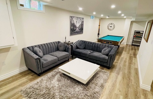 Thorold House | Modern Thorold Apt w/Pool Table