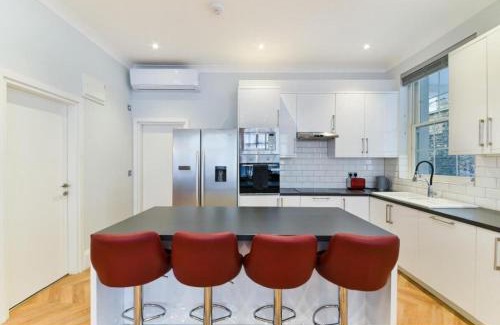 Paddington Apartment | Modern Three-Bedroom Flat in Paddington
