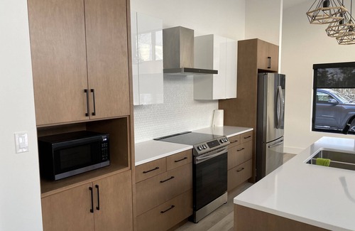 Northwest Cove House | Modern three bedroom with Panoramic Oceanview