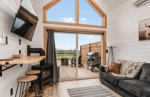 Bynum Apartment | Modern Tiny Cabin, with Hot tub in Choteau MT