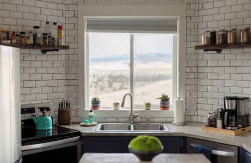 Stevensville Apartment | Modern Tiny House with Spectacular Views