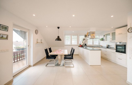 Ihringen Apartment | Modern top-floor apartment with stunning views of the Vosges mountains