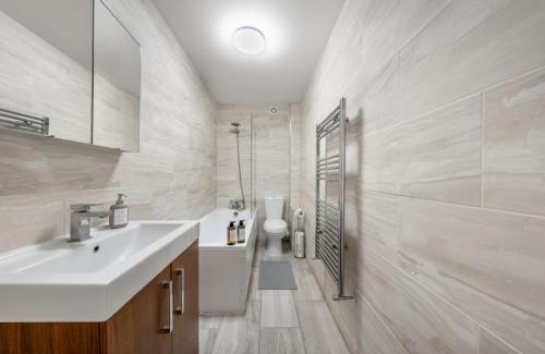 Watford Apartment | Modern Top Floor Apartment