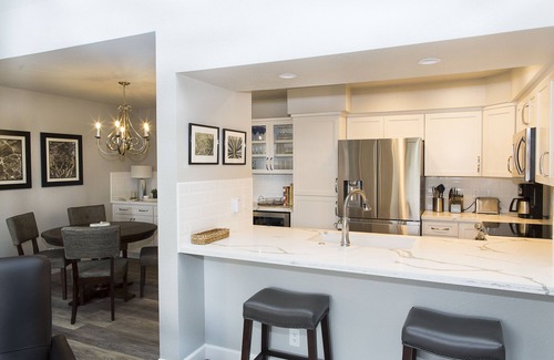 Scottsdale Ranch Condo | Modern top floor corner unit with pool view