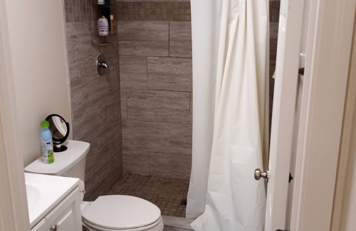 Tower District Apartment | Modern Tower District Apt two bedroom share it with another guest - FREE WiFi!