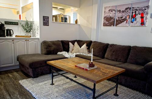 The Blue Mountains House | Modern Town at Wintergreen 2min walk to Village Sauna