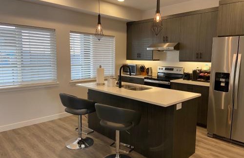 Draper Apartment | Modern Town House, 3-Bedrooms Home private parking