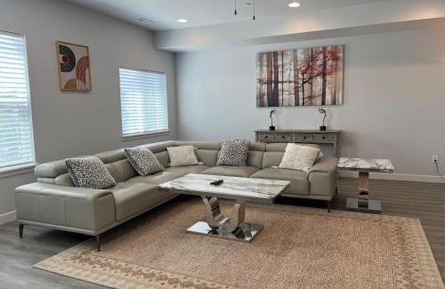 Draper Apartment | Modern Town House, 3-Bedrooms Home private parking