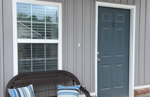 Prairie Grove House | Modern townhome 10.1 miles from Razorback Stadium