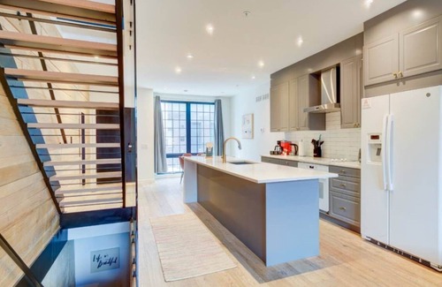 Olde Kensington House | Modern Townhome 15 | Free Park | Hosted Stay Rafa