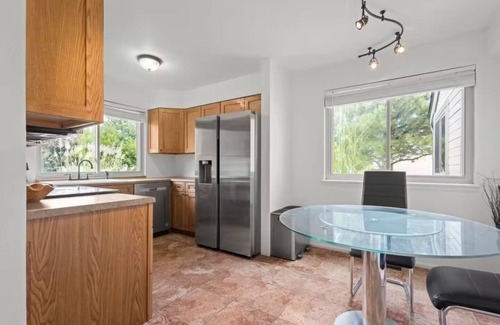 Ken Caryl House | Modern TownHome-Away-From-Home with Garage, Pool