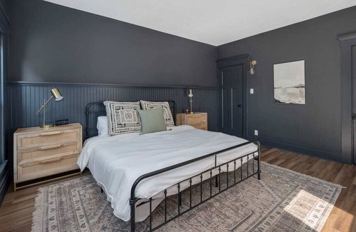 Lindenwald House | Modern Townhome~Close 2 River~5 Min to Spooky Nook